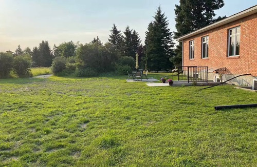 Calgary Apartment | Cozy Foothills Escape w/Mountain Views | Near Calgary & Banff