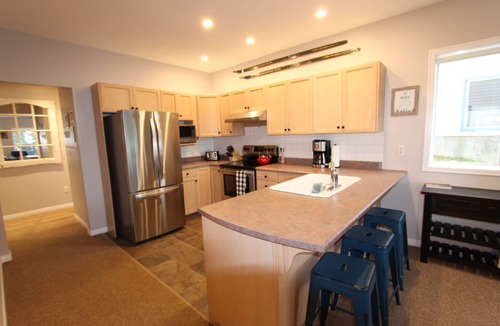 Silver Star Mountain Apartment | Cozy ground level suite with private hot tub - close to the Attridge Chair