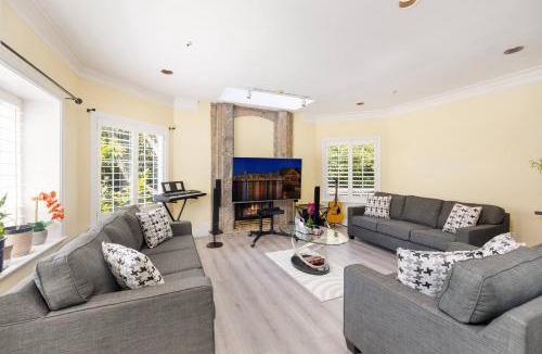 Dunbar House | Cozy Huge Primary Suite Near UBC YVR Airport