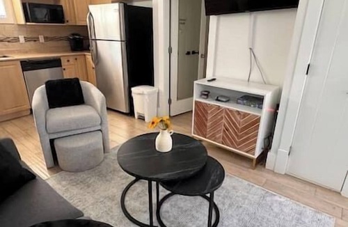 Fraserview Apartment | Cozy Laneway House Getaway