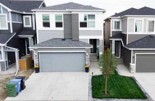 Southeast Calgary Apartment | Cozy Luxe 1BR Suite