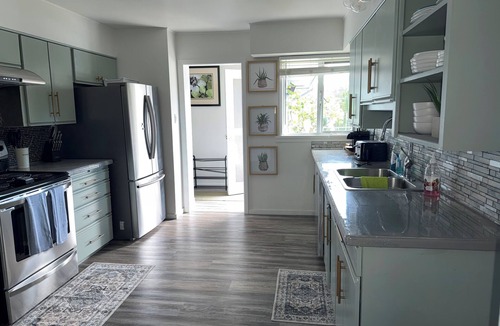 Grand Boulevard House | Cozy Lynn Valley Rancher Surrounded by Nature