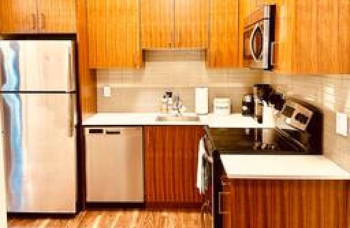 Vancouver House | Cozy Private Suite, Minutes to Grouse Mountain