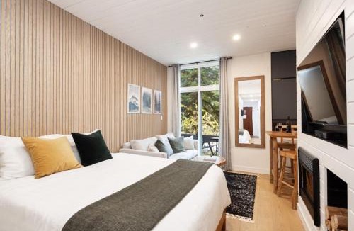 Blackcomb Apartment | Cozy Room at Glacier Lodge
