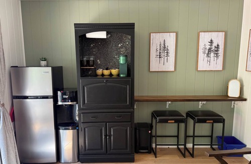 Hinton Cabin | Cozy single room bunk house style cabin with detached full washroom