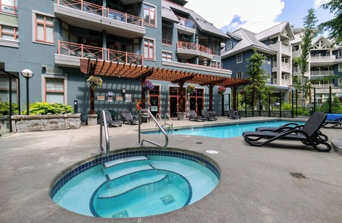 Whistler Village Apartment | Cozy studio on Main Street with hot tub, sauna and gym