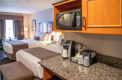 Canmore Hotel | Cozy Suite with free Breakfast, Pool & Waterslide