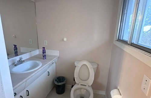 Jasper Place House | Cozy West Edmonton Home Near Jasper park & Shops