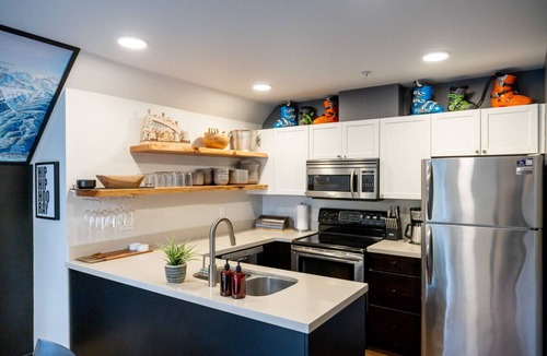 Whistler Creekside Apartment | Creekside 3BR: Sleeps 8,Hot Tub,Pool,Parking, WALK to Lifts, Shopping and More!