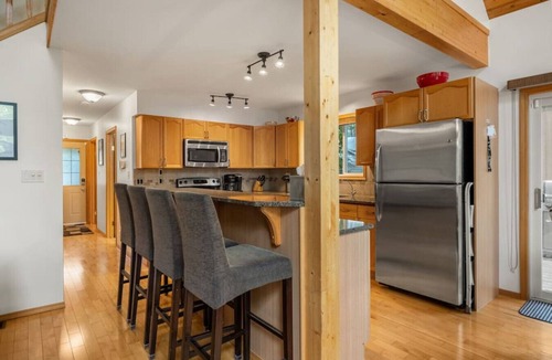 East Kootenay House | Crescent Moon Lodge | A-Frame | Hot Tub | Fire Pit