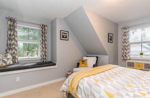 Lindell Beach Cottage | Cultus Lake Private Forest 2BR+Loft Cottage Resort Style