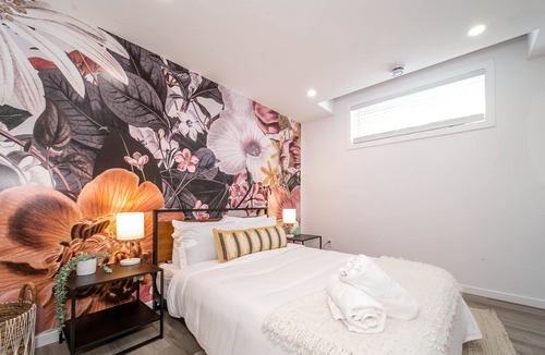 West Edmonton Apartment | Designer Suite | Long Stays | Mins from 124 ST