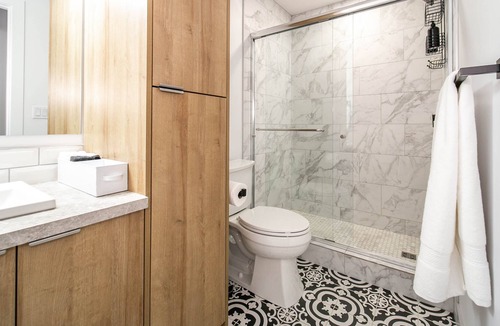West Edmonton Apartment | Designer Suite | Long Stays | Mins from 124 ST