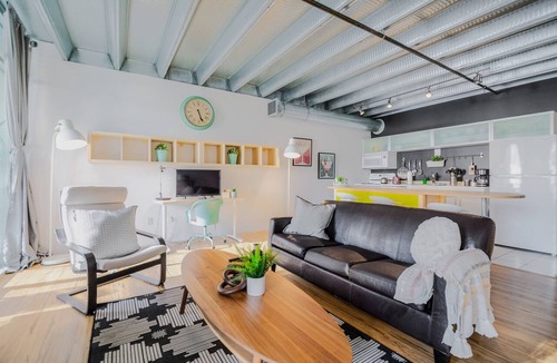 Downtown Edmonton Condo | Down Town Loft: UG Park|AC|Walk to Rogers|Balcony