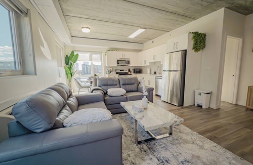 North Central Edmonton Apartment | Downtown 2BR Rogers w/parking/Gym/Patio/Ac