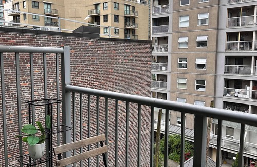 Downtown Vancouver Apartment | Downtown 3BR Free Parking Pet Friendly Restaurants, Arenas, Beach