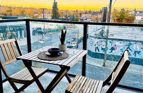 Crescent Heights Apartment | Downtown Condo, Stylish Comfy