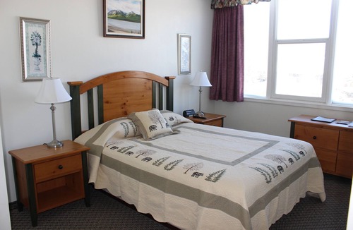 Jasper Hotel | Downtown Jasper Suite Beautiful Views