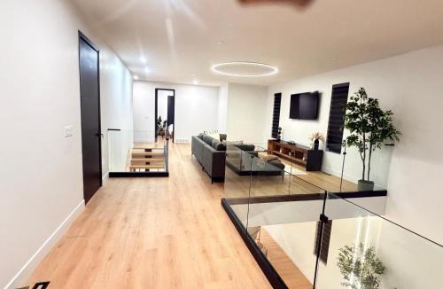 High River Villa | Downtown Luxe Stay - High River
