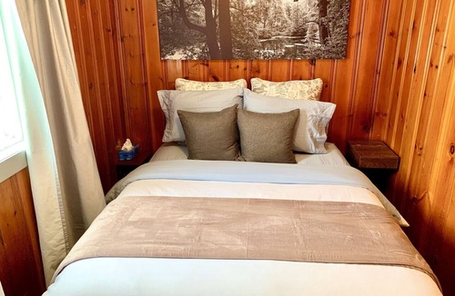 Golden Hotel | Downtown Suite w/Mountain Views - Walking Distance to Restaurants & Shops