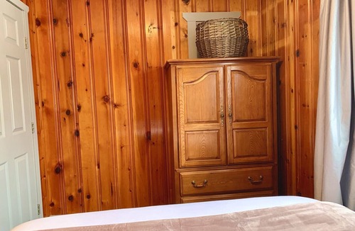 Golden Hotel | Downtown Suite w/Mountain Views - Walking Distance to Restaurants & Shops