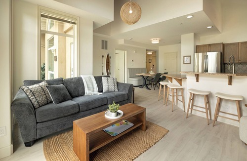 North End House | Downtown Townhouse - Private Entrance (dog friendly)