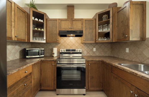 North End House | Downtown Townhouse - Private Entrance (dog friendly)
