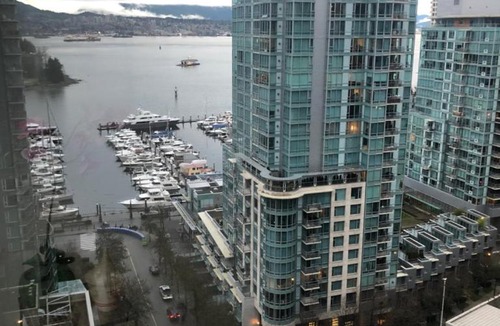 Coal Harbour House | Downtown Vancouver Private Guest Room