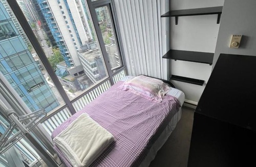 Coal Harbour Apartment | Downtown Vancouver Private Guest Room