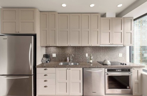 Coal Harbour Apartment | Downtown Vancouver Studio FIFA Venues Coal Harbour Studio Steps to Robson Street