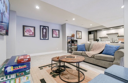 Division No. 11 House | Dream Family stay w/King Bed and Home Theatre! Large Backyard & Pet Friendly