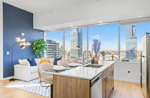 Downtown Edmonton Apartment | DT|Double King Beds| Stellar Views *Arcade Games*
