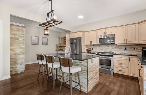 Cochrane House | Eagle`s Nest | Hot Tub | Foosball | Yard | Pets Ok