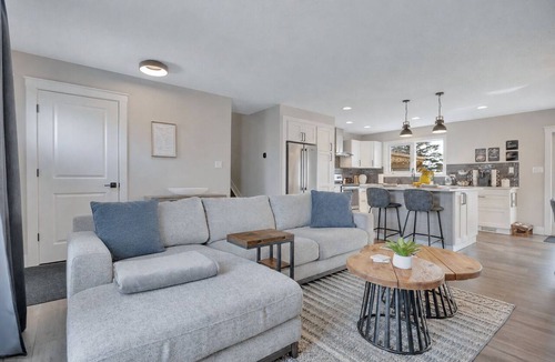 Southeast Edmonton House | Edmonton's Ultimate Family Hangout: Retro Arcade Garage + Private Hot Tub!
