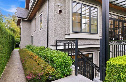 Dunbar Apartment | Elegant 3 Bedrooms 2 Bathroom Retreat in Vancouver’s West Side