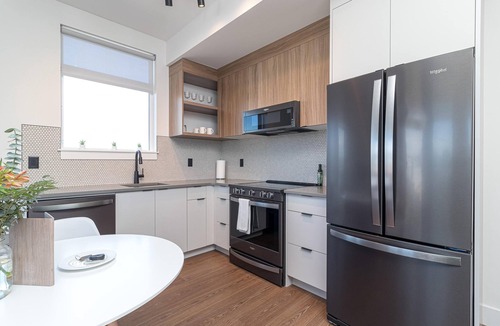 Downtown Victoria Condo | Elegant Retreat in the Heart Old Town Victoria