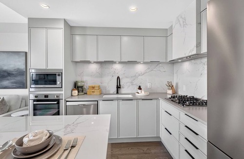 South Pandosy Condo | Elevate your lifestyle at AQUA Kelowna. This sophisticated 2-bed condo features a king suite, sofa bed, gourmet kitchen, and private BBQ patio. Enjoy stunning marina views and resort access to pools, hot tubs, fitness centre, and beachfront.