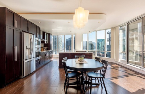 Coal Harbour Apartment | Elevated Coal Harbour living with panoramic harbour & mountain views, steps to Vancouver's iconic waterfront, dining and shopping.