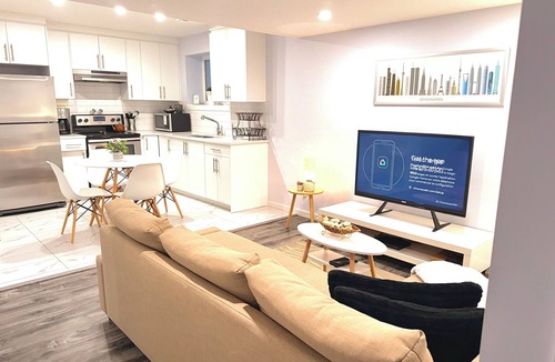 Evanston House | Entire 2BR Guest Suite | Private Entrance | Sleeps 2–7