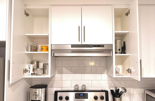 Evanston House | Entire 2BR Guest Suite | Private Entrance | Sleeps 2–7
