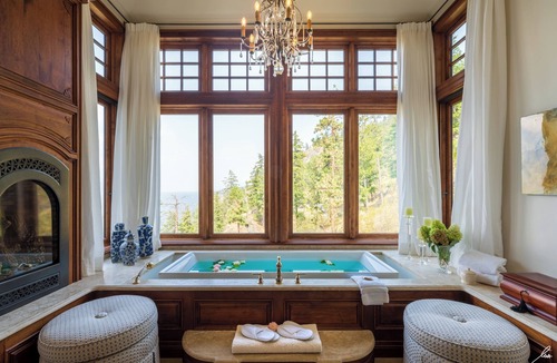 Central Okanagan House | Entire Château in Kelowna, Canada