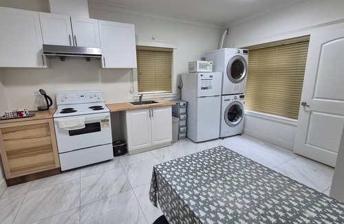 Knight House | Entire Floor Privacy/5KM DT/65"TV/ACs/Free Parking