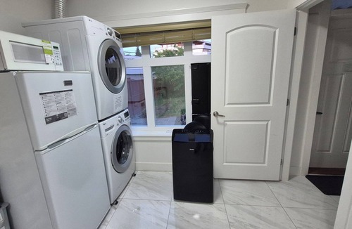 Knight House | Entire Floor Privacy/5KM DT/65"TV/ACs/Free Parking