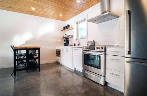 Golden House | Epic Mountain View | Private Hot Tub | PÜR 1