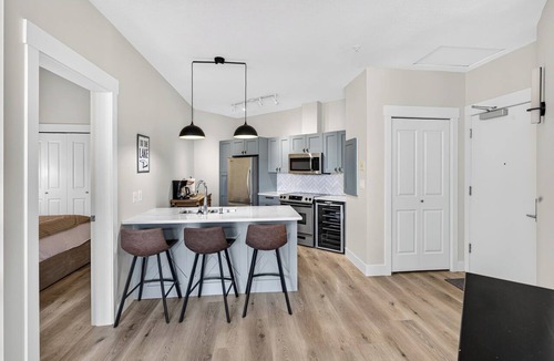 Westbank Apartment | Escape to The Cove Lakeside Resort in this beautifully renovated ground-floor 2-bed, 2-bath condo. Features a huge walk-out patio with a private gate, cozy outdoor seating, and direct access to the pool, beach, marina, and waterfront trails.