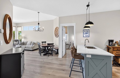 Westbank Apartment | Escape to The Cove Lakeside Resort in this beautifully renovated ground-floor 2-bed, 2-bath condo. Features a huge walk-out patio with a private gate, cozy outdoor seating, and direct access to the pool, beach, marina, and waterfront trails.