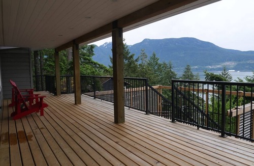 Bowen Island Condo | Exclusive 2-bdrm ocean & mountain view suite