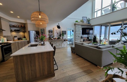 McKinley Condo | EXCLUSIVE LAKEFRONT PENTHOUSE *PRIVATE ROOFTOP DECK * POOL *HOTUB *SUNSET VIEWS