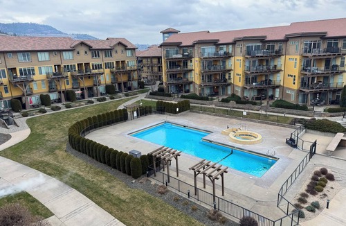 Westbank Condo | FAMILY and FRIENDS! Lake front condo lake/pool view. TOP 🔝 FLOOR