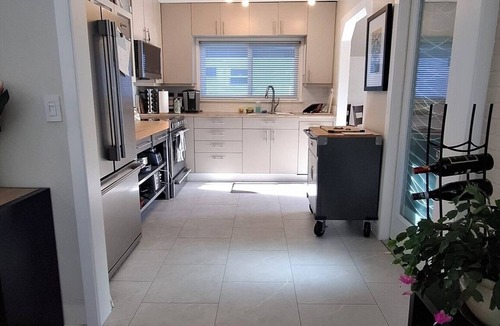James Bay House | Family Cottage-House in Scenic James Bay, Victoria: 1 Blk to Ocean & Ogden Pt!